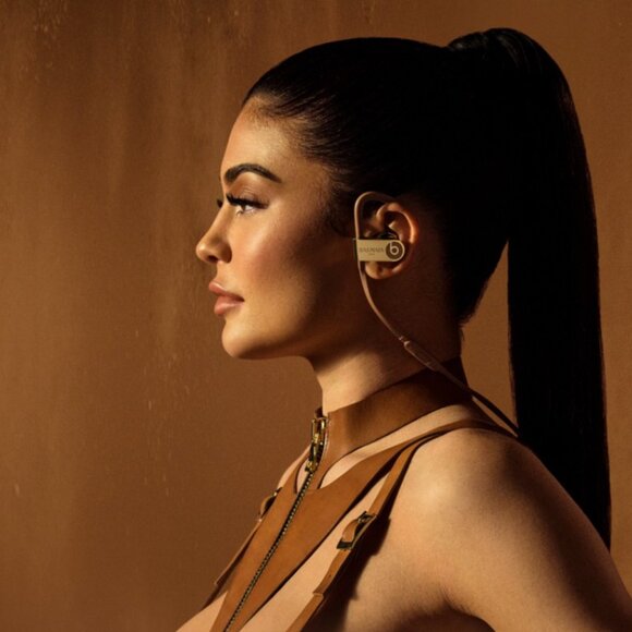 Beats x Balmain PowerBeats3 Wireless Earphones - Picture 15 of 16